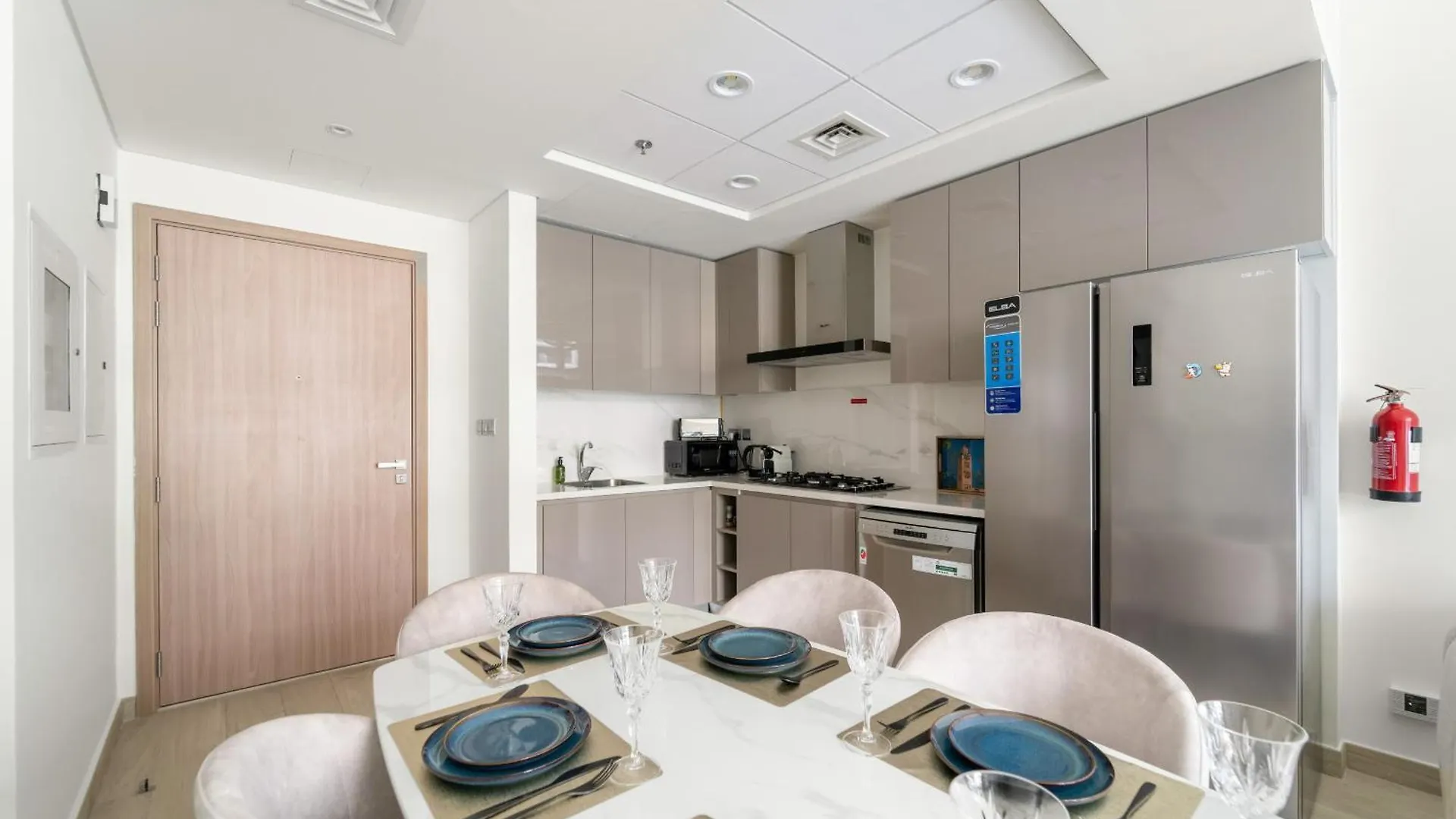 Vayk - Modern 3 Bd With A Spacious Terrace Dubai Lejlighed